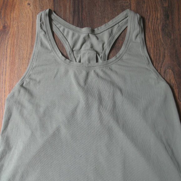 Lululemon Pleated Love tank ptp 16" *GUC - Picture 7 of 12